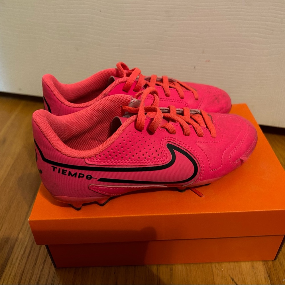 Nike Kids’ Jr Tiempo Legend 9 Club MG Soccer Cleats. Size 1.5Y.